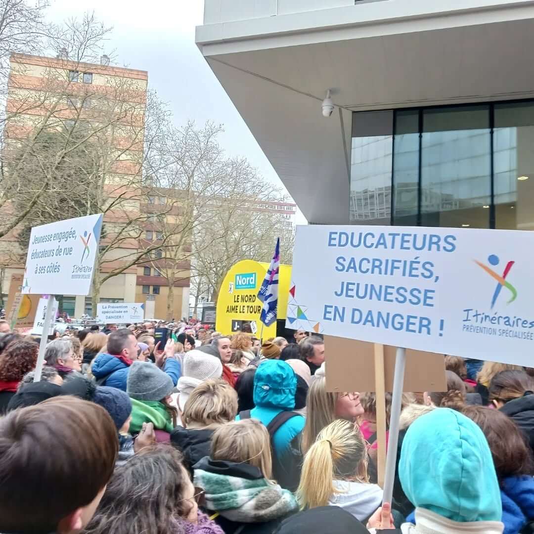 Manifestation des travailleurs sociaux à Lille pour défendre la Prévention spécialisée